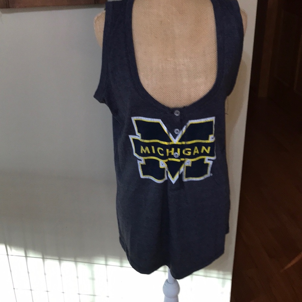 Women’s team wear